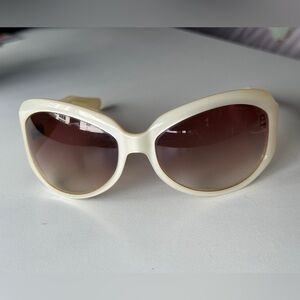 Gorgeous creamy pearlescent Sunglasses with Brown Lenses. Oliver Peoples!